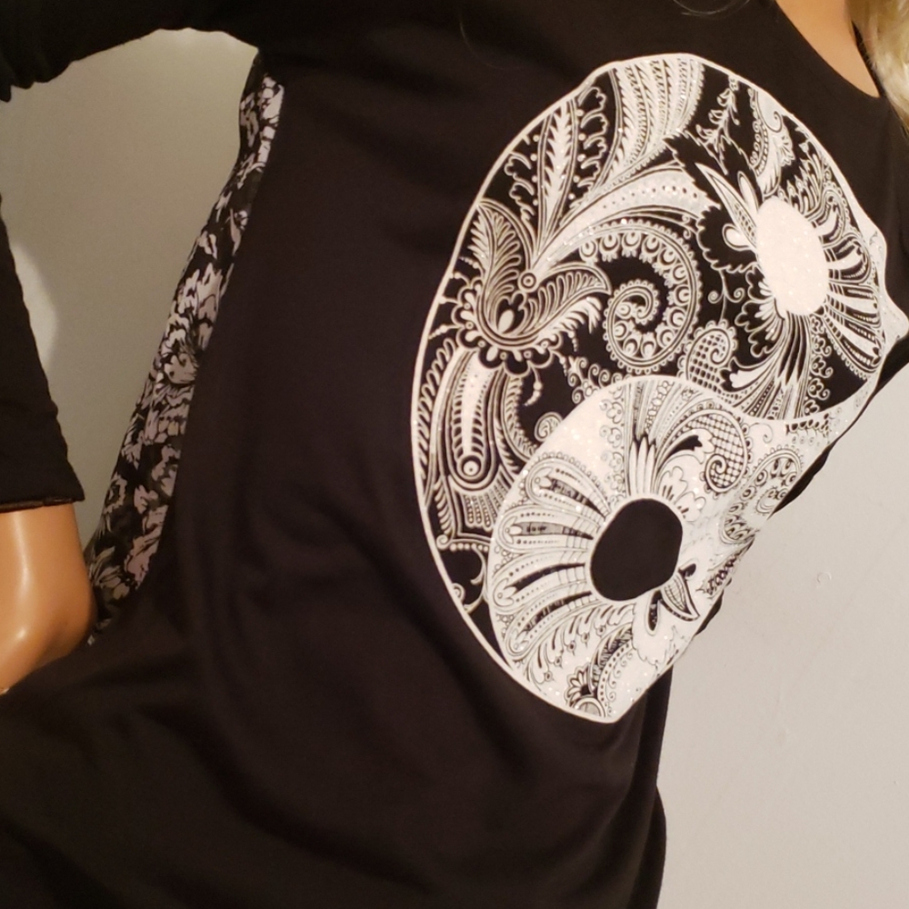 Hybrid & Company Black and White Top
